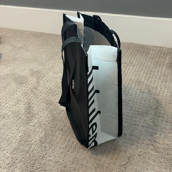 Lululemon bag - Picture 2 of 2